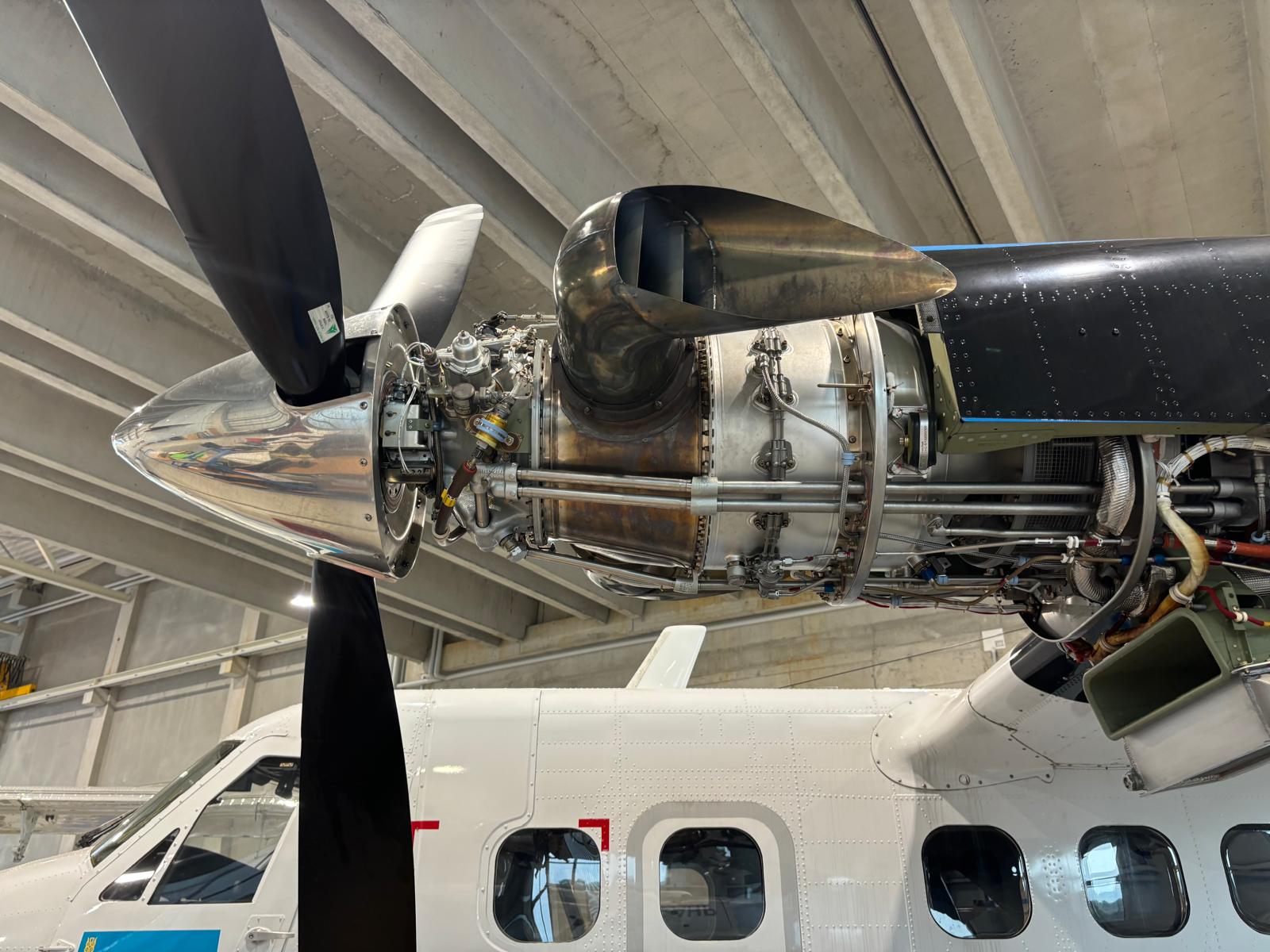 MSN 925 Aircraft Twin Otter DHC6-400 - Engine